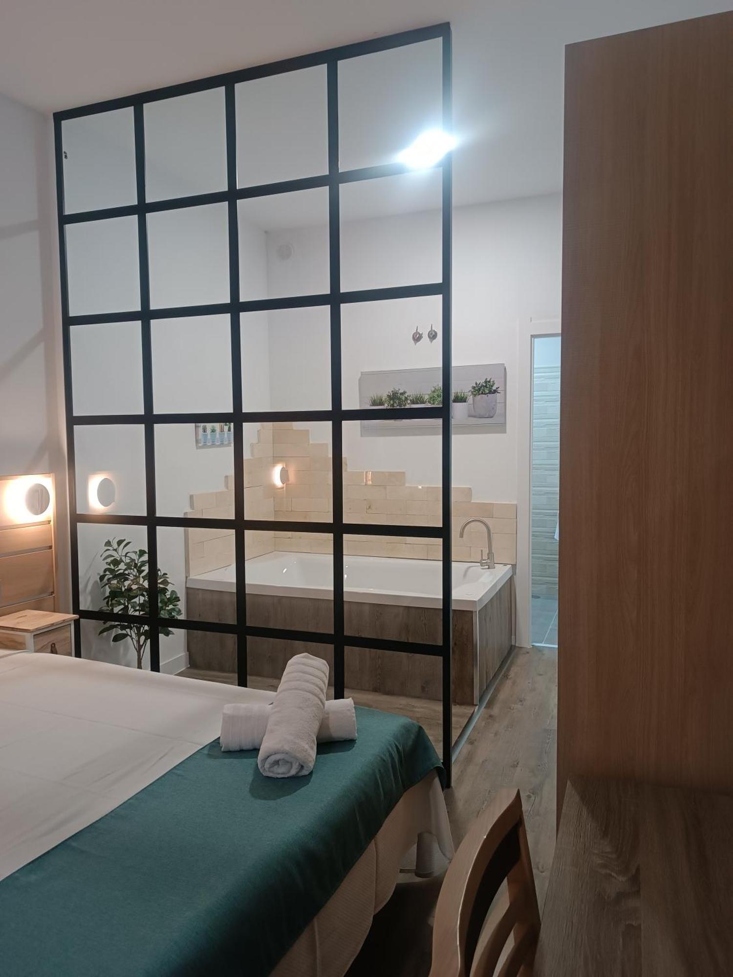 Apartamentos Turisticos Avila Puerta De San Vicente 0-2 Dış mekan fotoğraf